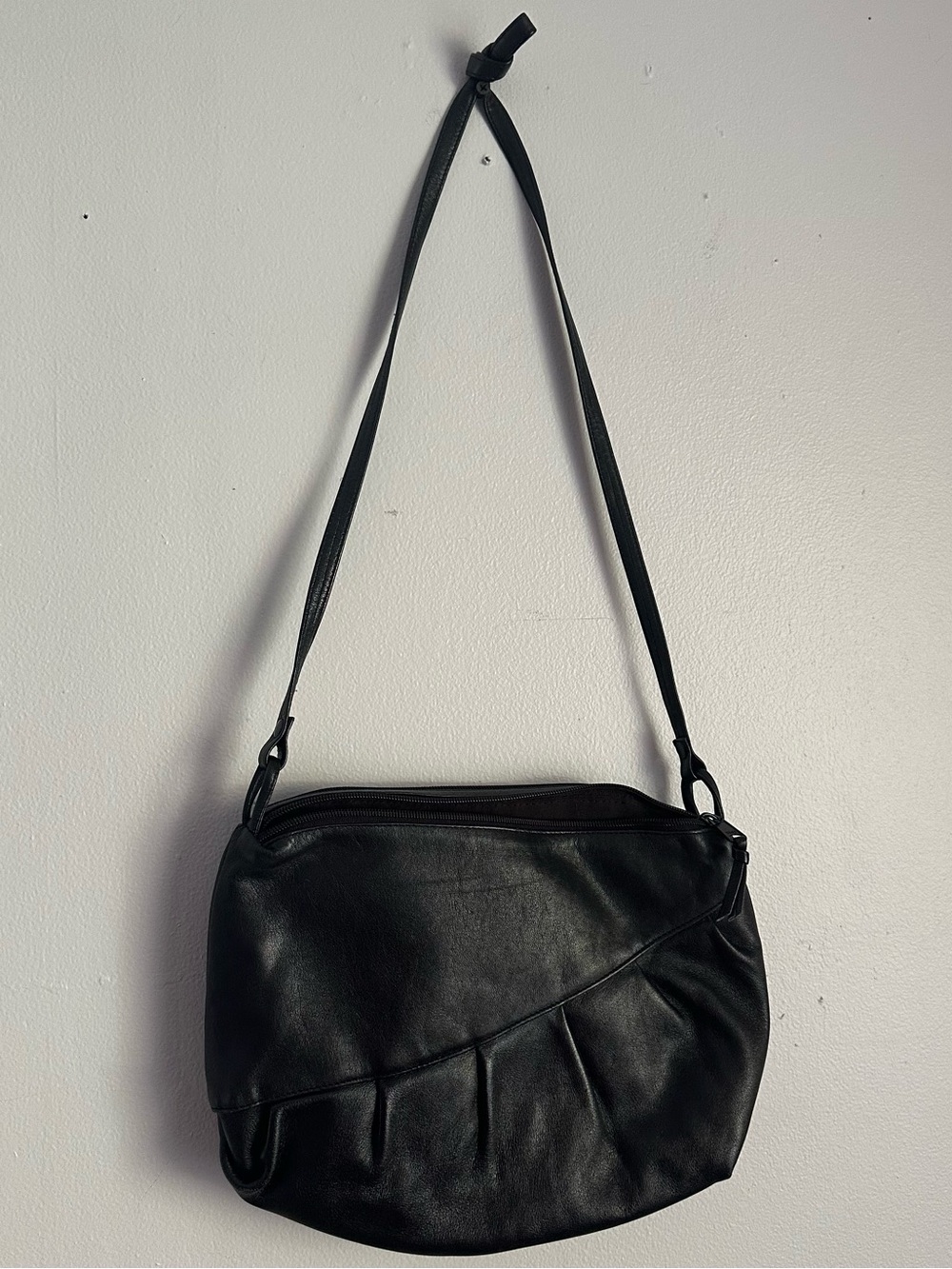 Genuine leather TJW by Mervyns black crossbody bag vintage 90’s y2k purse